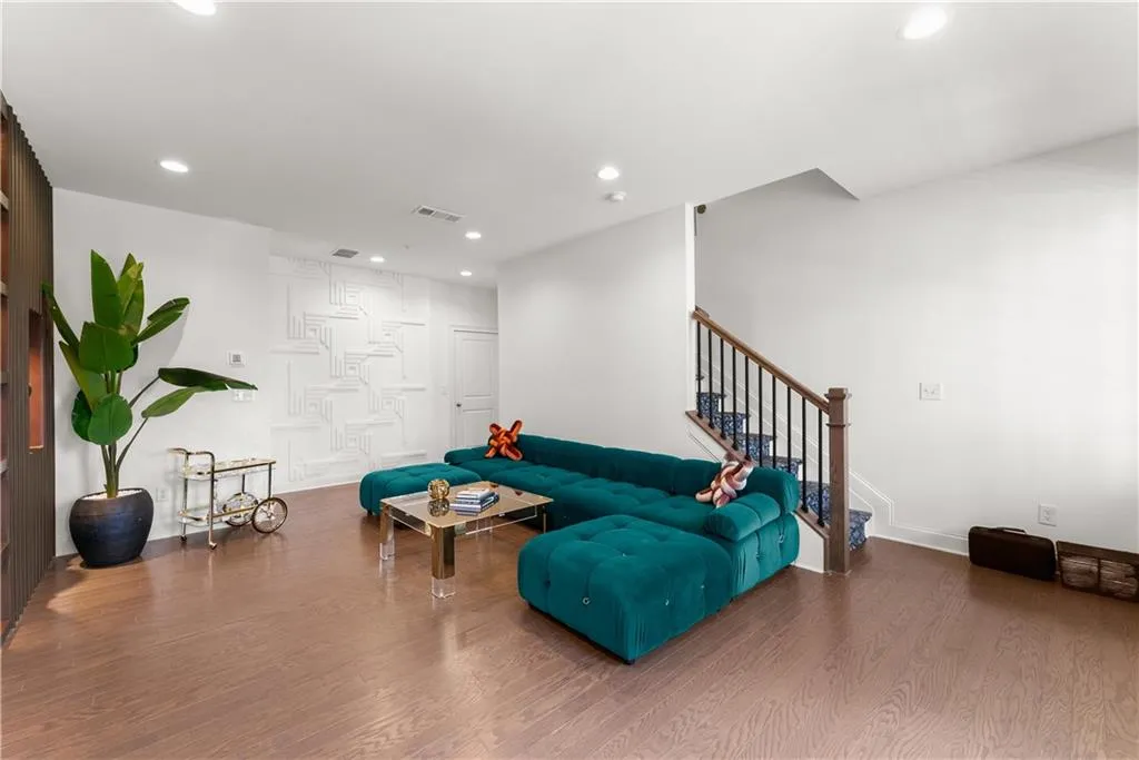 Flex space on lower level with full bathroom