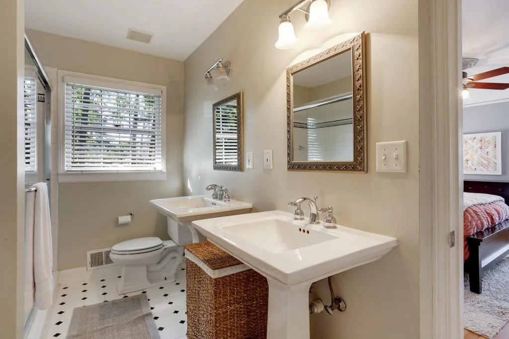 565 Franklin Road, Atlanta, Georgia 30342, 4 Bedrooms Bedrooms, ,3 BathroomsBathrooms,Residential,Sold,565 Franklin Road,5758139