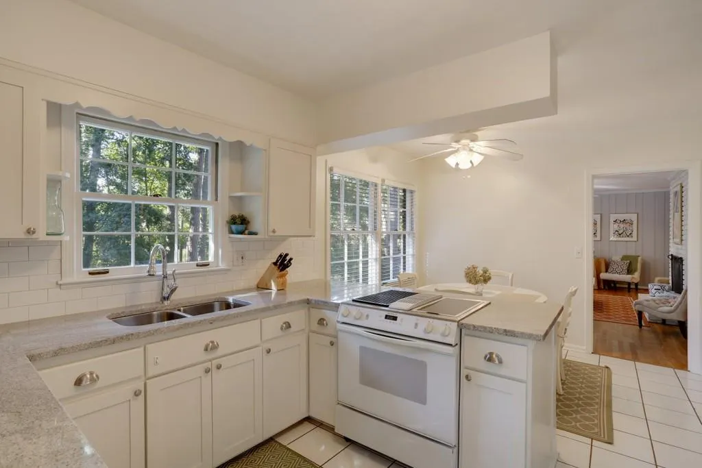 565 Franklin Road, Atlanta, Georgia 30342, 4 Bedrooms Bedrooms, ,3 BathroomsBathrooms,Residential,Sold,565 Franklin Road,5758139