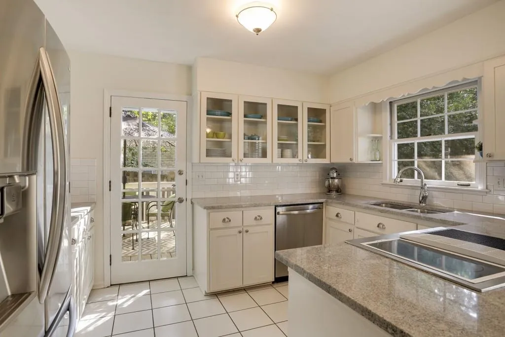 565 Franklin Road, Atlanta, Georgia 30342, 4 Bedrooms Bedrooms, ,3 BathroomsBathrooms,Residential,Sold,565 Franklin Road,5758139