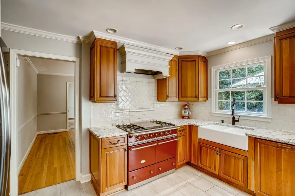 930 Edgewater Court, Sandy Springs, Georgia 30328, 5 Bedrooms Bedrooms, ,4 BathroomsBathrooms,Residential,Sold,930 Edgewater Court,6866838