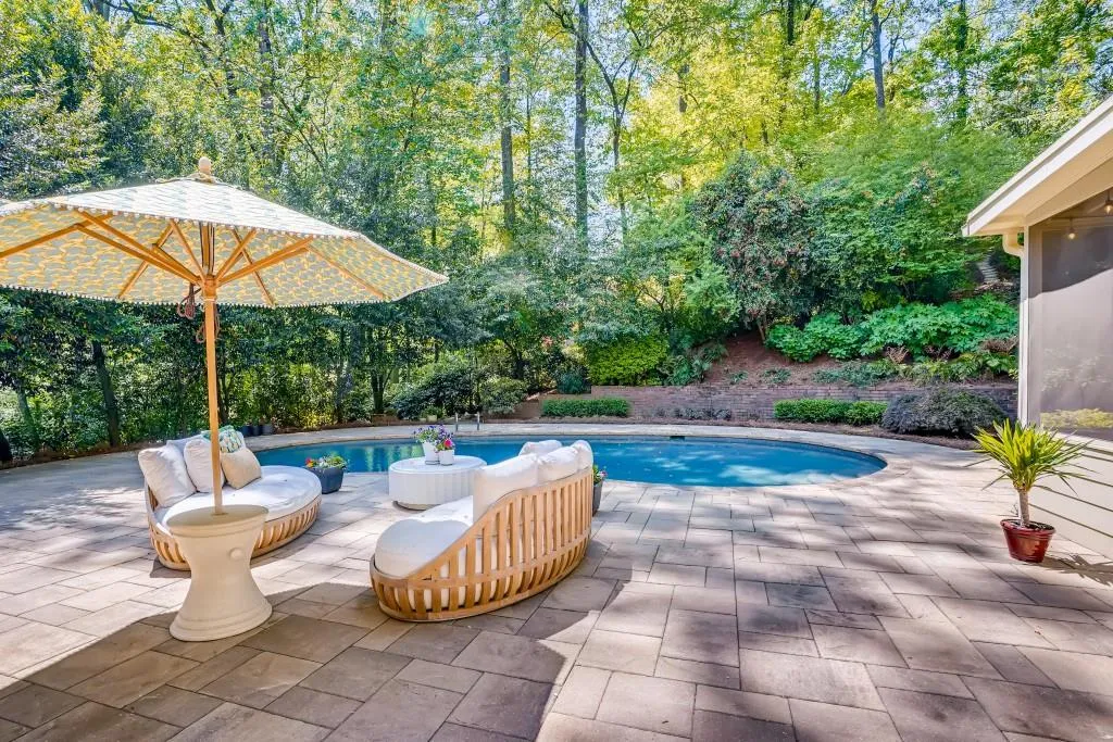 930 Edgewater Court, Sandy Springs, Georgia 30328, 5 Bedrooms Bedrooms, ,4 BathroomsBathrooms,Residential,Sold,930 Edgewater Court,6866838