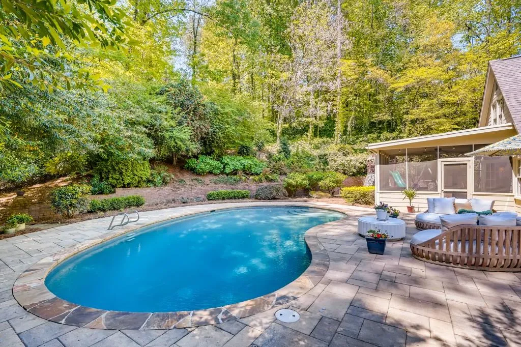 930 Edgewater Court, Sandy Springs, Georgia 30328, 5 Bedrooms Bedrooms, ,4 BathroomsBathrooms,Residential,Sold,930 Edgewater Court,6866838