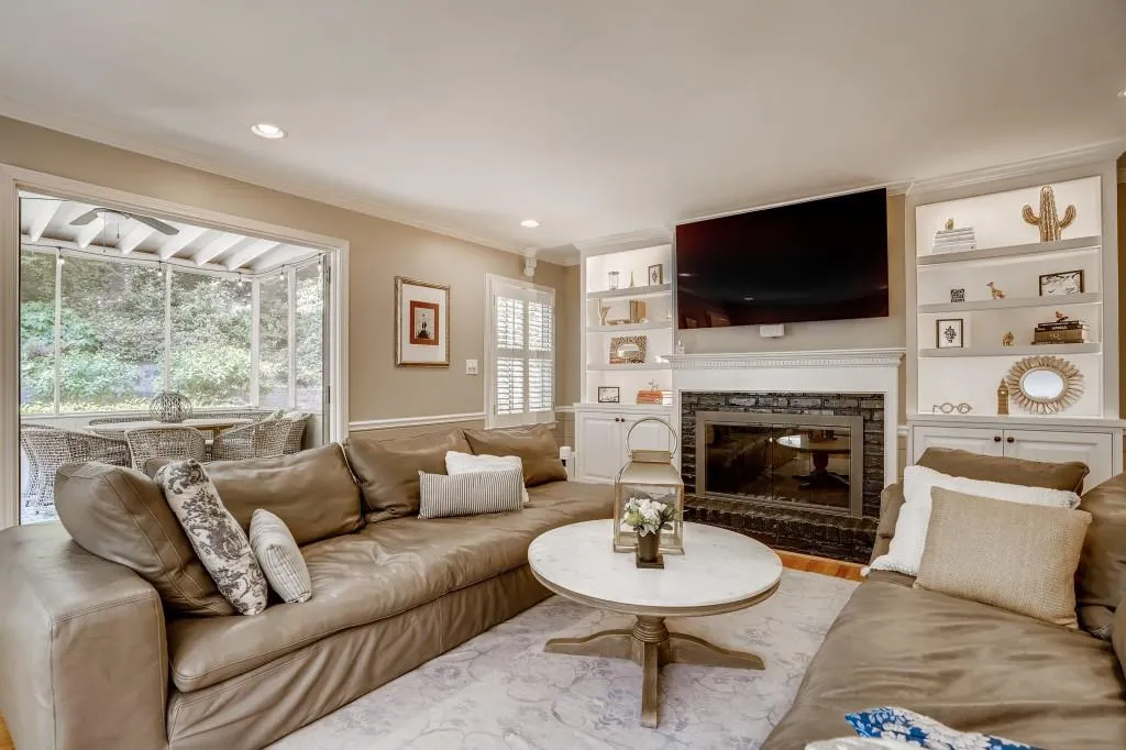 930 Edgewater Court, Sandy Springs, Georgia 30328, 5 Bedrooms Bedrooms, ,4 BathroomsBathrooms,Residential,Sold,930 Edgewater Court,6866838