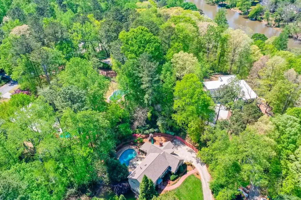 930 Edgewater Court, Sandy Springs, Georgia 30328, 5 Bedrooms Bedrooms, ,4 BathroomsBathrooms,Residential,Sold,930 Edgewater Court,6866838
