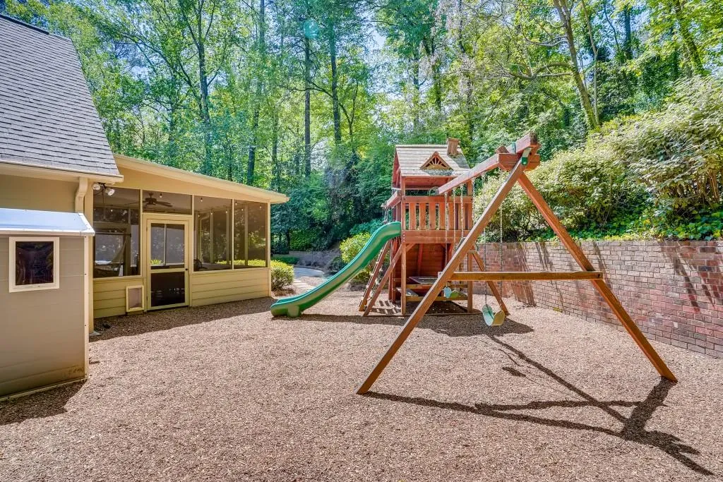930 Edgewater Court, Sandy Springs, Georgia 30328, 5 Bedrooms Bedrooms, ,4 BathroomsBathrooms,Residential,Sold,930 Edgewater Court,6866838