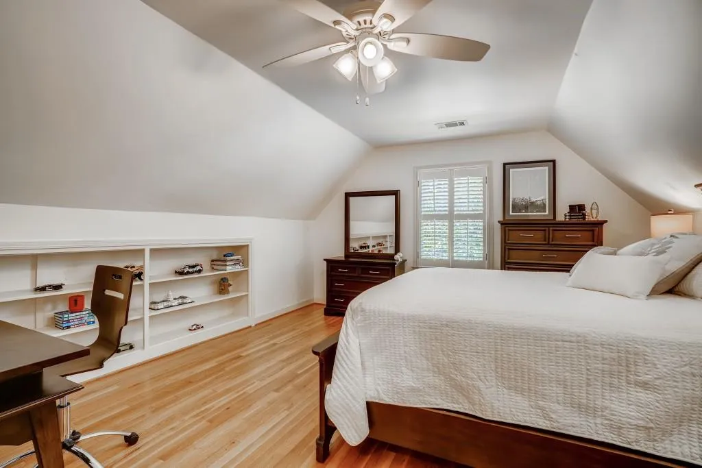 930 Edgewater Court, Sandy Springs, Georgia 30328, 5 Bedrooms Bedrooms, ,4 BathroomsBathrooms,Residential,Sold,930 Edgewater Court,6866838