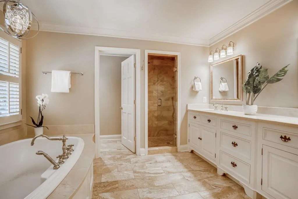 930 Edgewater Court, Sandy Springs, Georgia 30328, 5 Bedrooms Bedrooms, ,4 BathroomsBathrooms,Residential,Sold,930 Edgewater Court,6866838