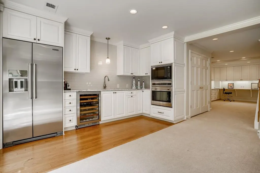 930 Edgewater Court, Sandy Springs, Georgia 30328, 5 Bedrooms Bedrooms, ,4 BathroomsBathrooms,Residential,Sold,930 Edgewater Court,6866838