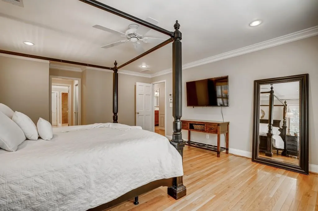 930 Edgewater Court, Sandy Springs, Georgia 30328, 5 Bedrooms Bedrooms, ,4 BathroomsBathrooms,Residential,Sold,930 Edgewater Court,6866838