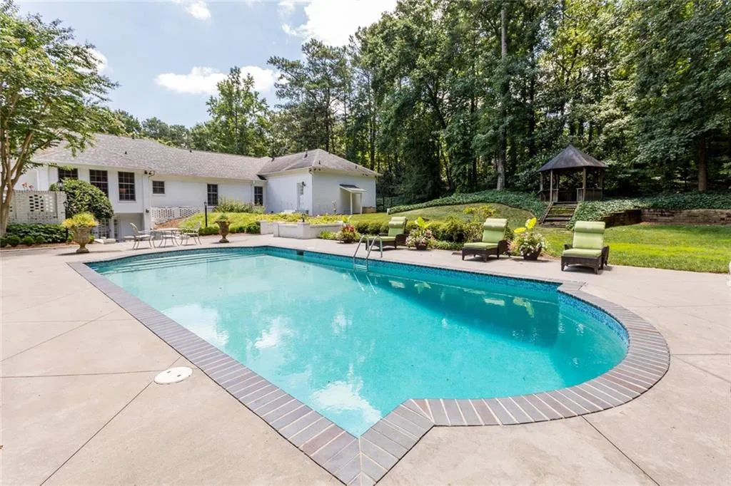 6330 Riverside Drive Nw, Sandy Springs, Georgia 30328, 6 Bedrooms Bedrooms, ,7 BathroomsBathrooms,Residential,Sold,6330 Riverside Drive Nw,6682224