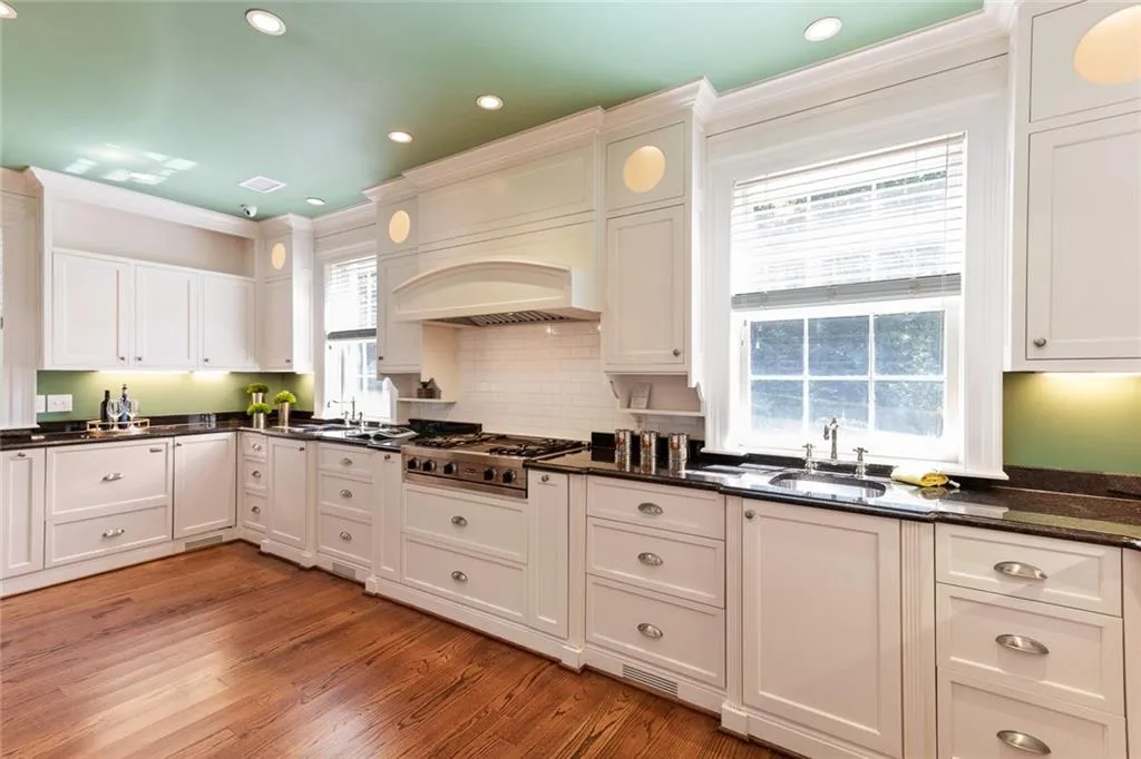 6330 Riverside Drive Nw, Sandy Springs, Georgia 30328, 6 Bedrooms Bedrooms, ,7 BathroomsBathrooms,Residential,Sold,6330 Riverside Drive Nw,6682224