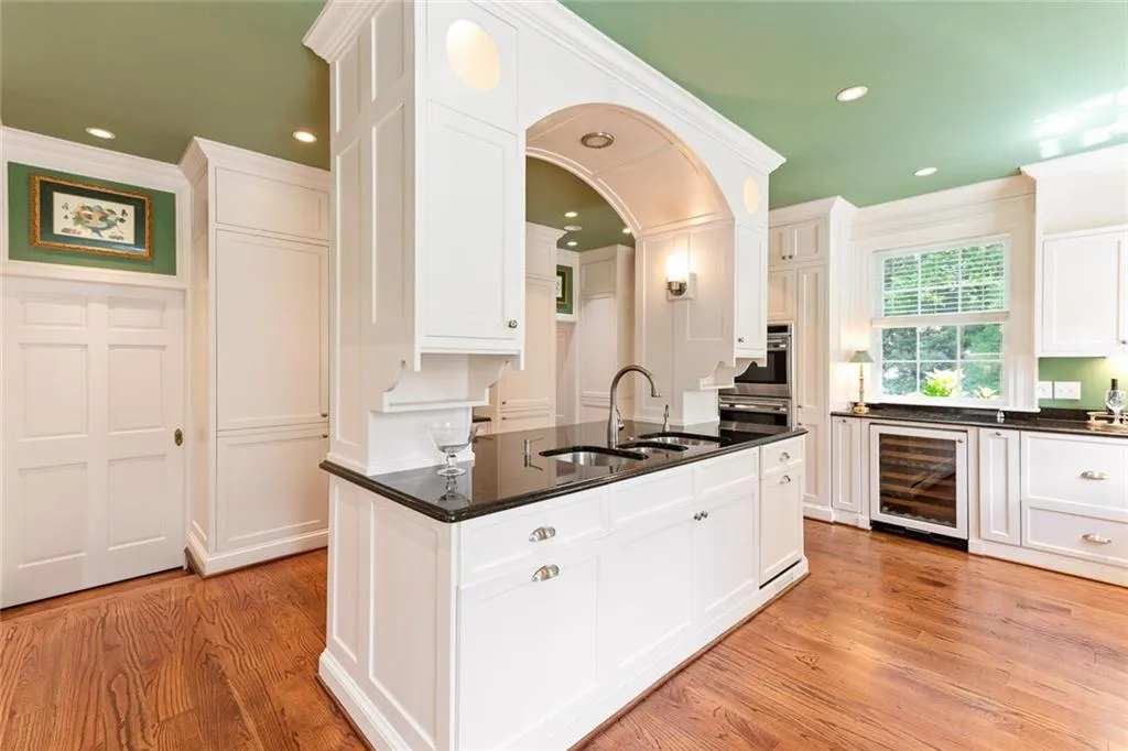 6330 Riverside Drive Nw, Sandy Springs, Georgia 30328, 6 Bedrooms Bedrooms, ,7 BathroomsBathrooms,Residential,Sold,6330 Riverside Drive Nw,6682224