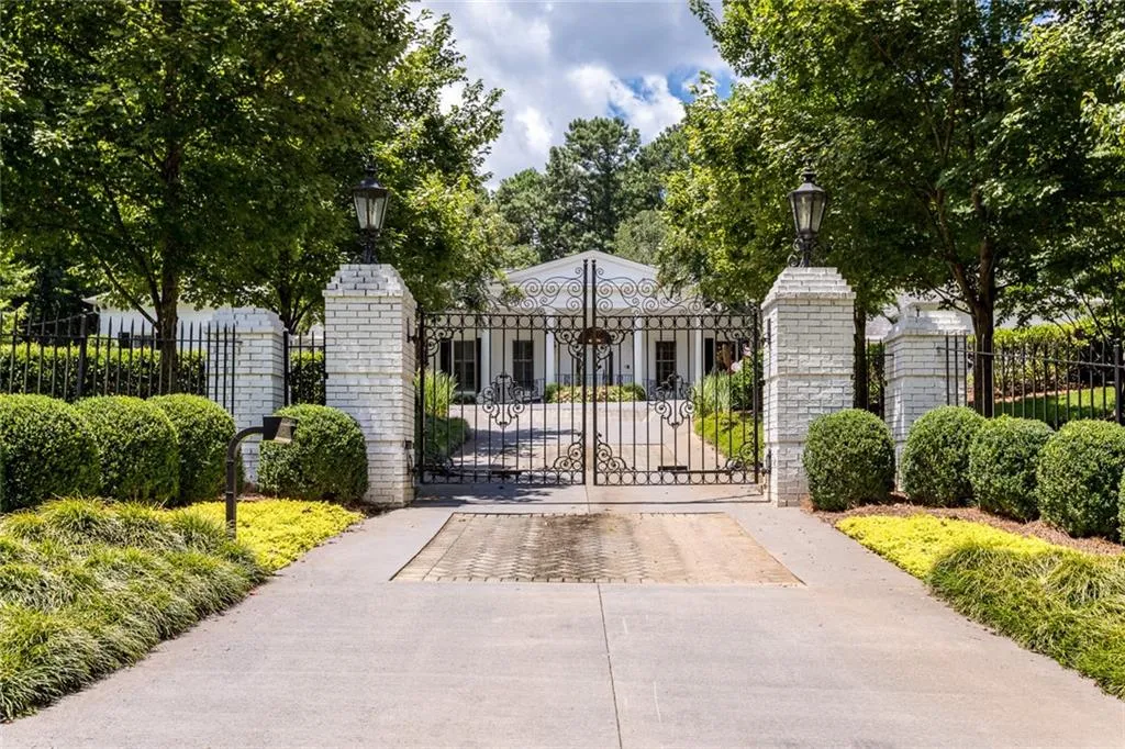 6330 Riverside Drive Nw, Sandy Springs, Georgia 30328, 6 Bedrooms Bedrooms, ,7 BathroomsBathrooms,Residential,Sold,6330 Riverside Drive Nw,6682224