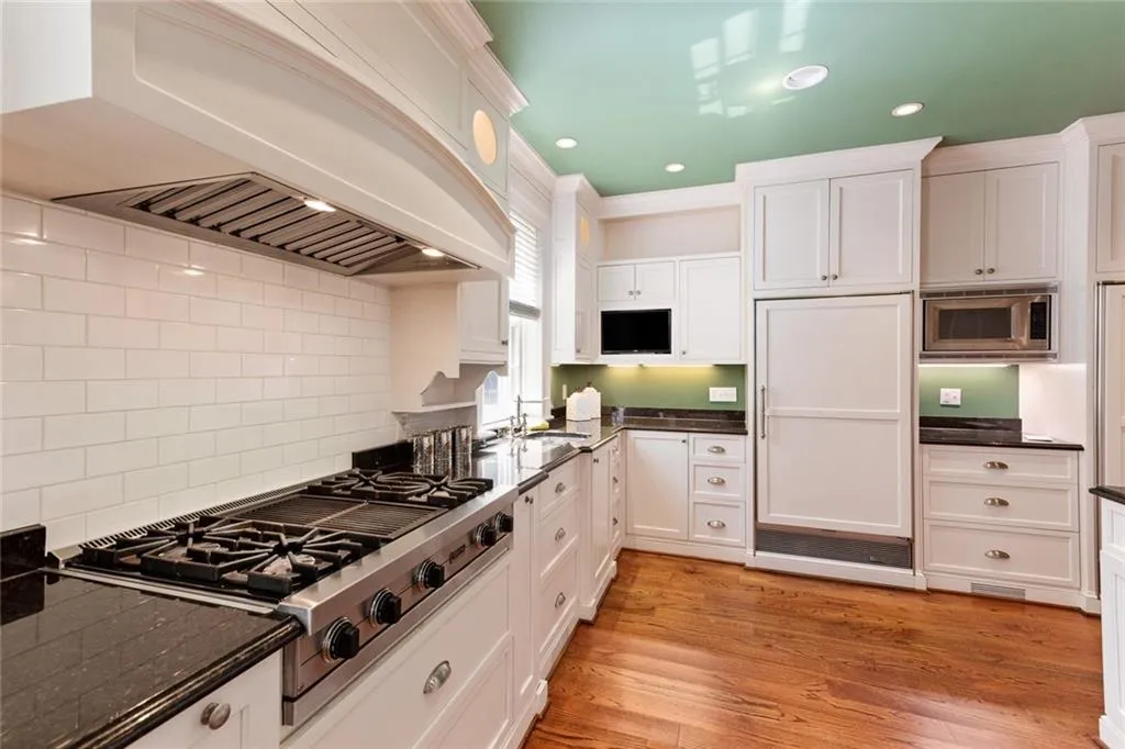 6330 Riverside Drive Nw, Sandy Springs, Georgia 30328, 6 Bedrooms Bedrooms, ,7 BathroomsBathrooms,Residential,Sold,6330 Riverside Drive Nw,6682224