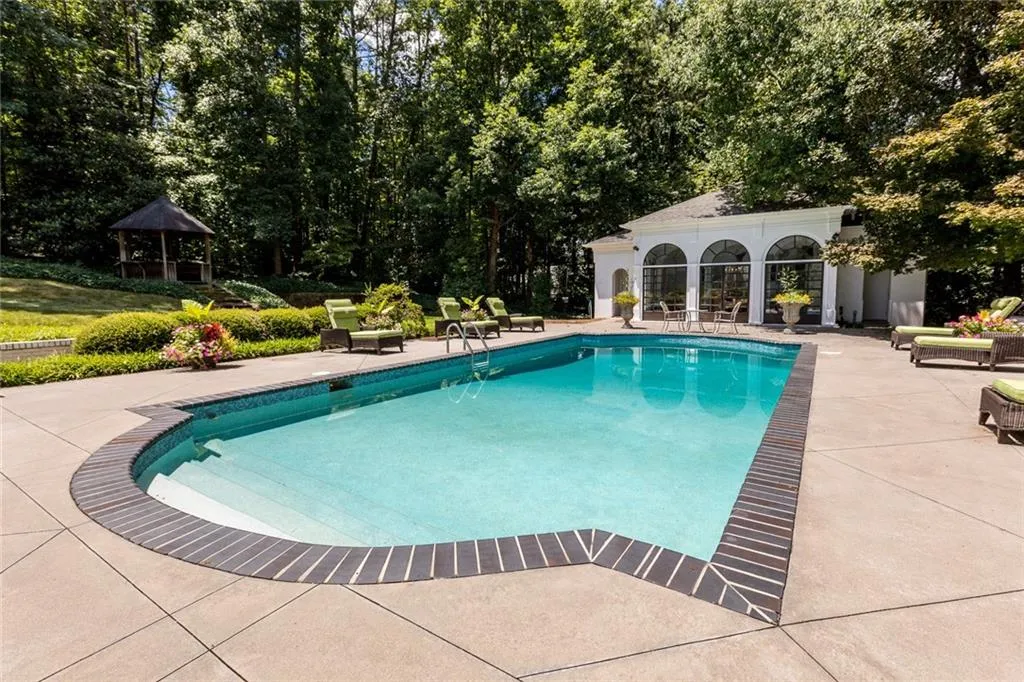 6330 Riverside Drive Nw, Sandy Springs, Georgia 30328, 6 Bedrooms Bedrooms, ,7 BathroomsBathrooms,Residential,Sold,6330 Riverside Drive Nw,6682224