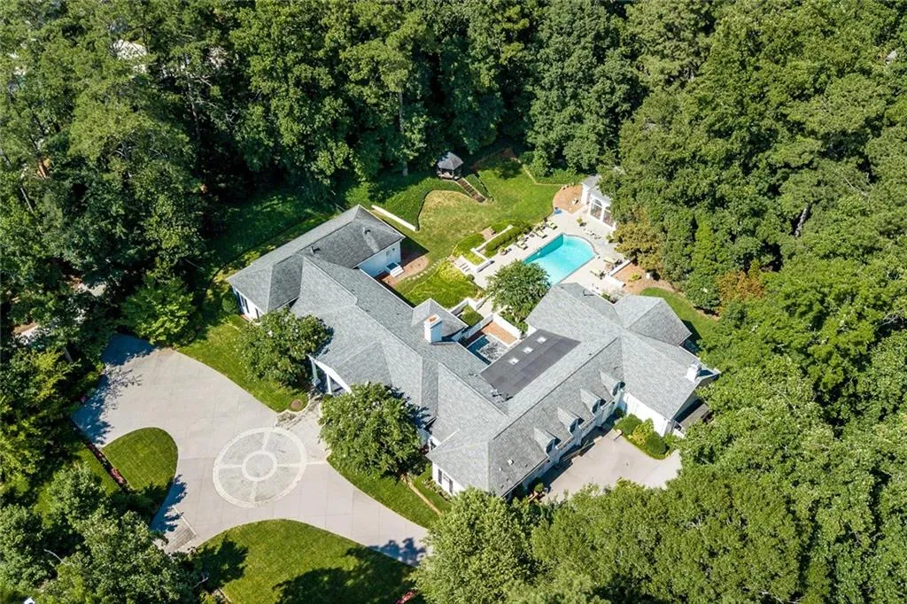 6330 Riverside Drive Nw, Sandy Springs, Georgia 30328, 6 Bedrooms Bedrooms, ,7 BathroomsBathrooms,Residential,Sold,6330 Riverside Drive Nw,6682224