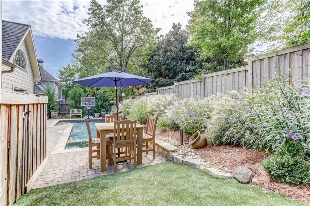 920 Lancaster Way, Sandy Springs, Georgia 30328, 3 Bedrooms Bedrooms, ,2 BathroomsBathrooms,Residential,Sold,920 Lancaster Way,6617955