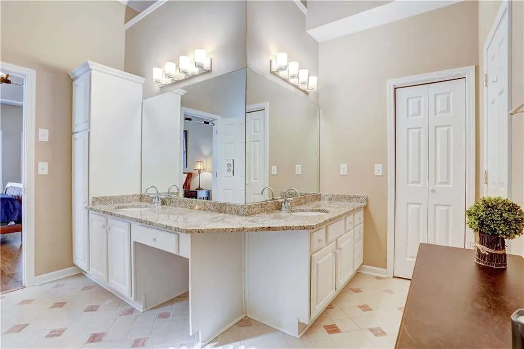 920 Lancaster Way, Sandy Springs, Georgia 30328, 3 Bedrooms Bedrooms, ,2 BathroomsBathrooms,Residential,Sold,920 Lancaster Way,6617955