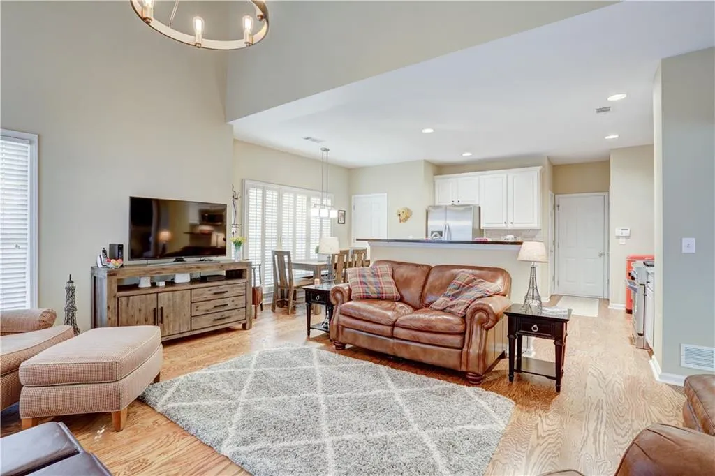 920 Lancaster Way, Sandy Springs, Georgia 30328, 3 Bedrooms Bedrooms, ,2 BathroomsBathrooms,Residential,Sold,920 Lancaster Way,6617955
