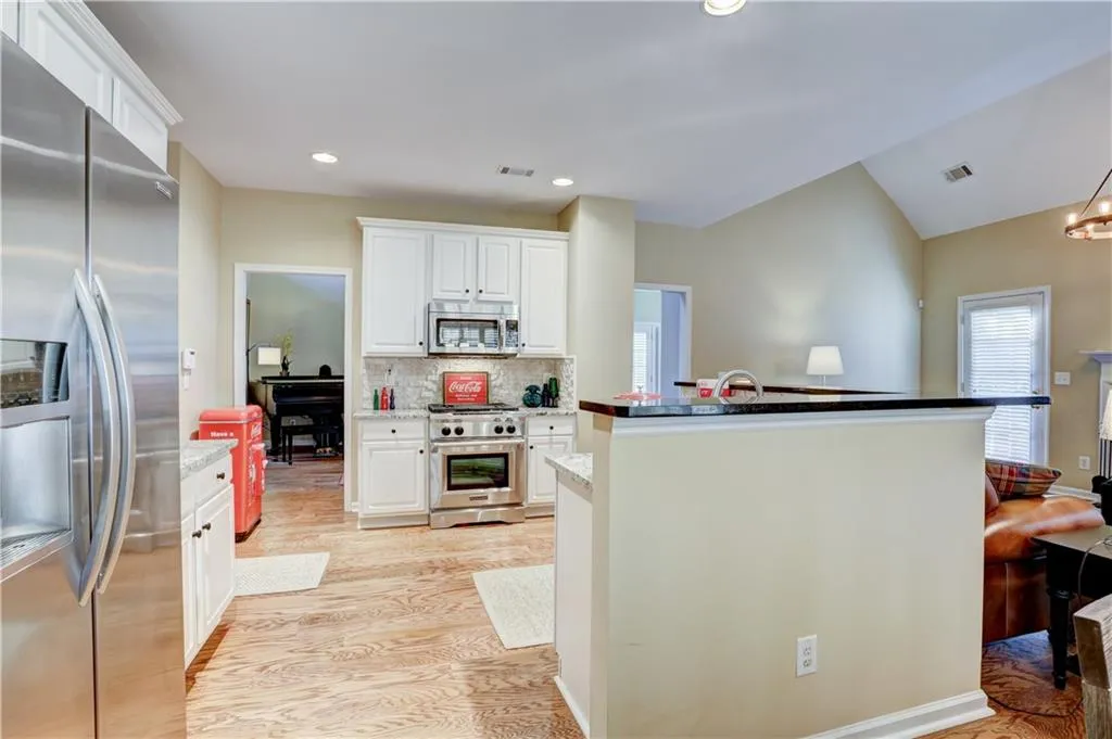 920 Lancaster Way, Sandy Springs, Georgia 30328, 3 Bedrooms Bedrooms, ,2 BathroomsBathrooms,Residential,Sold,920 Lancaster Way,6617955