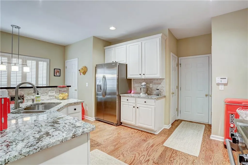 920 Lancaster Way, Sandy Springs, Georgia 30328, 3 Bedrooms Bedrooms, ,2 BathroomsBathrooms,Residential,Sold,920 Lancaster Way,6617955