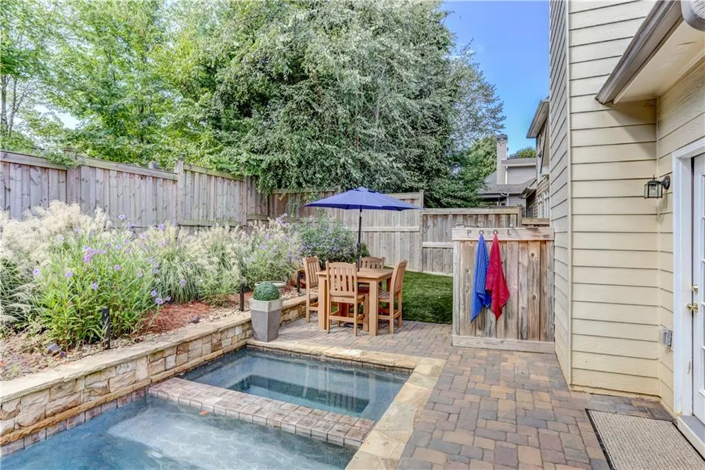 920 Lancaster Way, Sandy Springs, Georgia 30328, 3 Bedrooms Bedrooms, ,2 BathroomsBathrooms,Residential,Sold,920 Lancaster Way,6617955