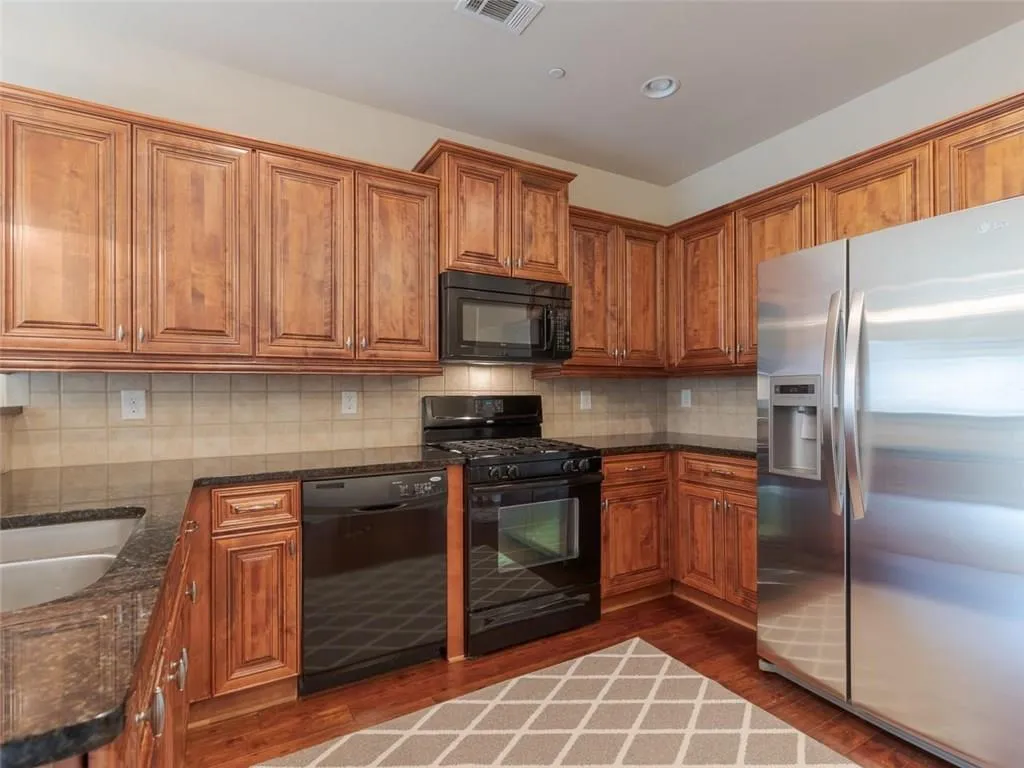 7205 Highland Bluff, Sandy Springs, Georgia 30328, 3 Bedrooms Bedrooms, ,3 BathroomsBathrooms,Residential,Sold,7205 Highland Bluff,6082369