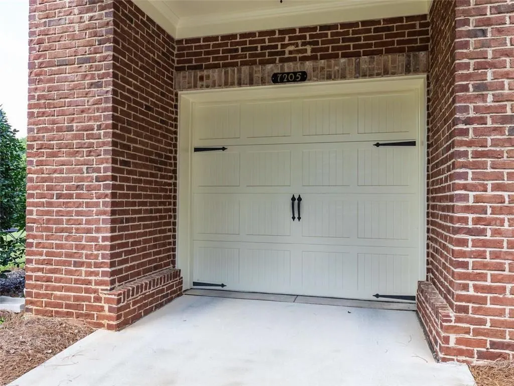 7205 Highland Bluff, Sandy Springs, Georgia 30328, 3 Bedrooms Bedrooms, ,3 BathroomsBathrooms,Residential,Sold,7205 Highland Bluff,6082369
