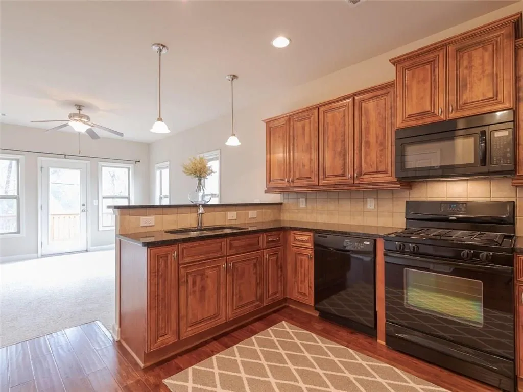 7205 Highland Bluff, Sandy Springs, Georgia 30328, 3 Bedrooms Bedrooms, ,3 BathroomsBathrooms,Residential,Sold,7205 Highland Bluff,6082369