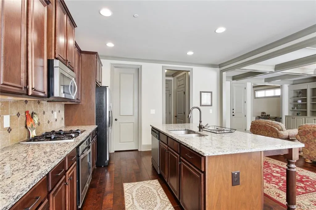 7845 Highland Bluff, Atlanta, Georgia 30328, 4 Bedrooms Bedrooms, ,3 BathroomsBathrooms,Residential,Sold,7845 Highland Bluff,6943132