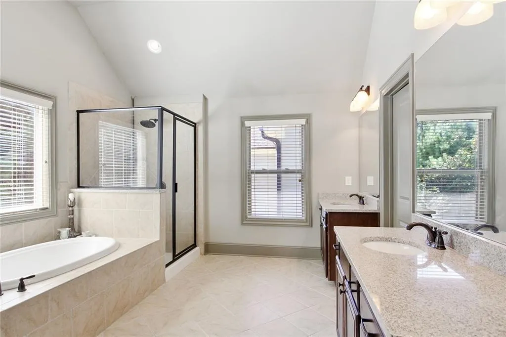 7845 Highland Bluff, Atlanta, Georgia 30328, 4 Bedrooms Bedrooms, ,3 BathroomsBathrooms,Residential,Sold,7845 Highland Bluff,6943132