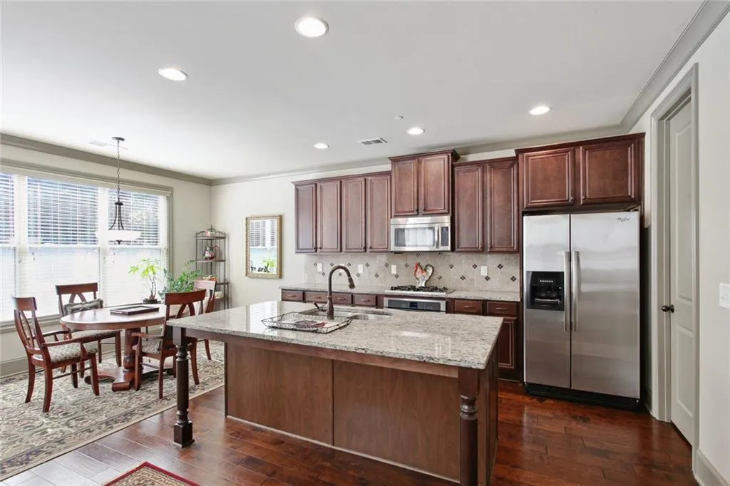 7845 Highland Bluff, Atlanta, Georgia 30328, 4 Bedrooms Bedrooms, ,3 BathroomsBathrooms,Residential,Sold,7845 Highland Bluff,6943132