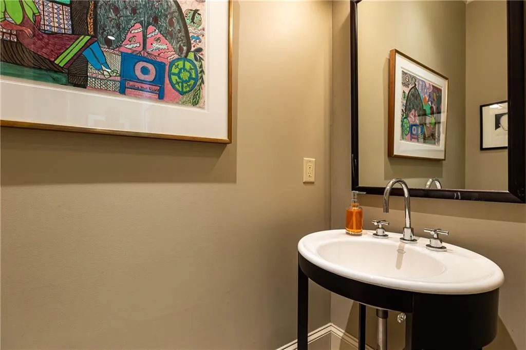 5178 S Trimble Road, Atlanta, Georgia 30342, 6 Bedrooms Bedrooms, ,6 BathroomsBathrooms,Residential,For Sale,5178 S Trimble Road,7622693