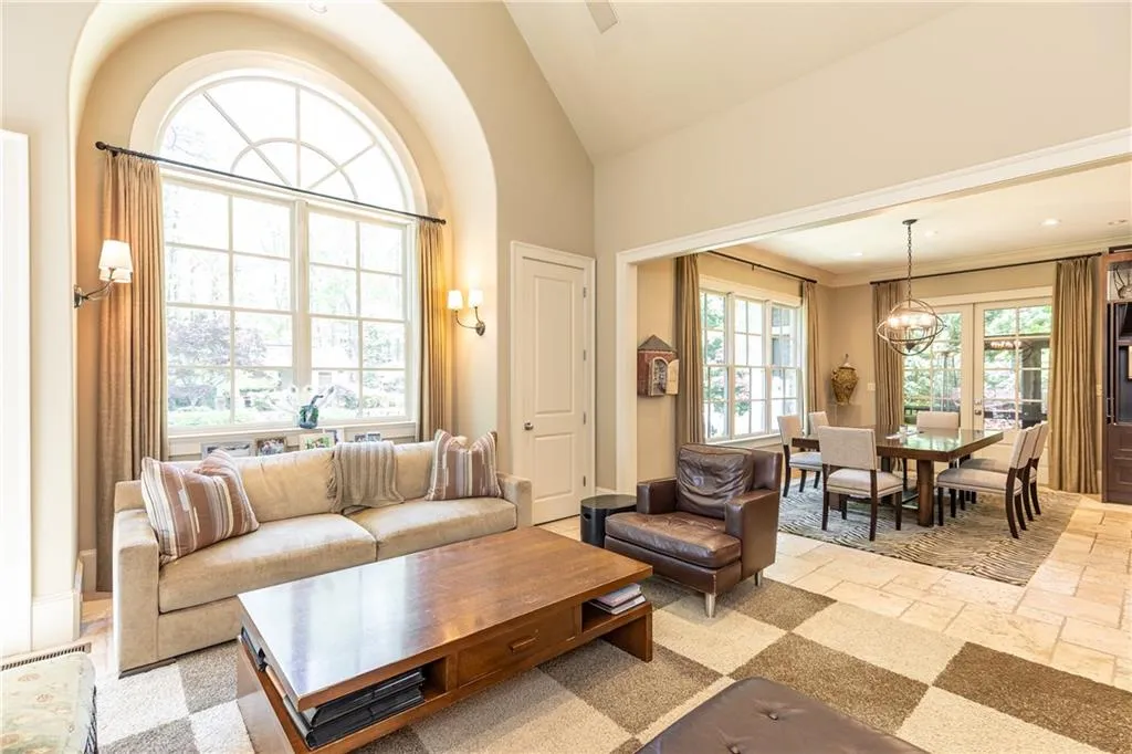 Beautiful keeping room just off the breakfast room and kitchen