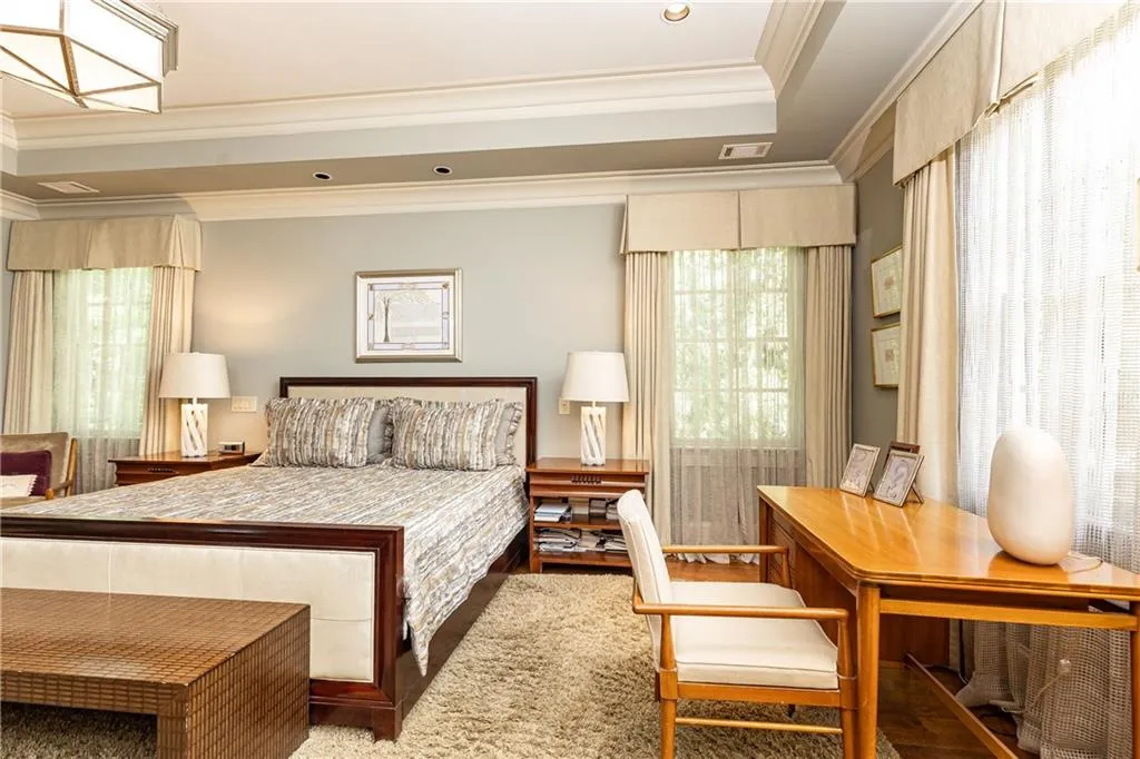 Extra large primary bedroom