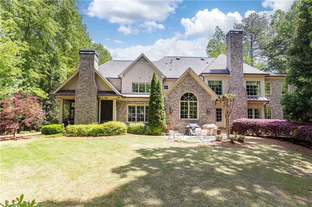 Deep, flat backyard, perfect for entertaining