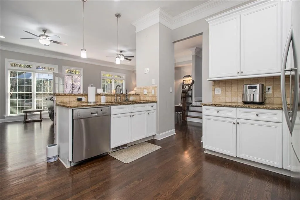 5453 Battery Ln #20 Lane, Atlanta, Georgia 30342, 4 Bedrooms Bedrooms, ,3 BathroomsBathrooms,Residential,Sold,5453 Battery Ln #20 Lane,7493849