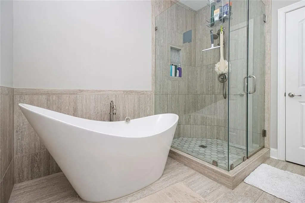 5453 Battery Ln #20 Lane, Atlanta, Georgia 30342, 4 Bedrooms Bedrooms, ,3 BathroomsBathrooms,Residential,Sold,5453 Battery Ln #20 Lane,7493849