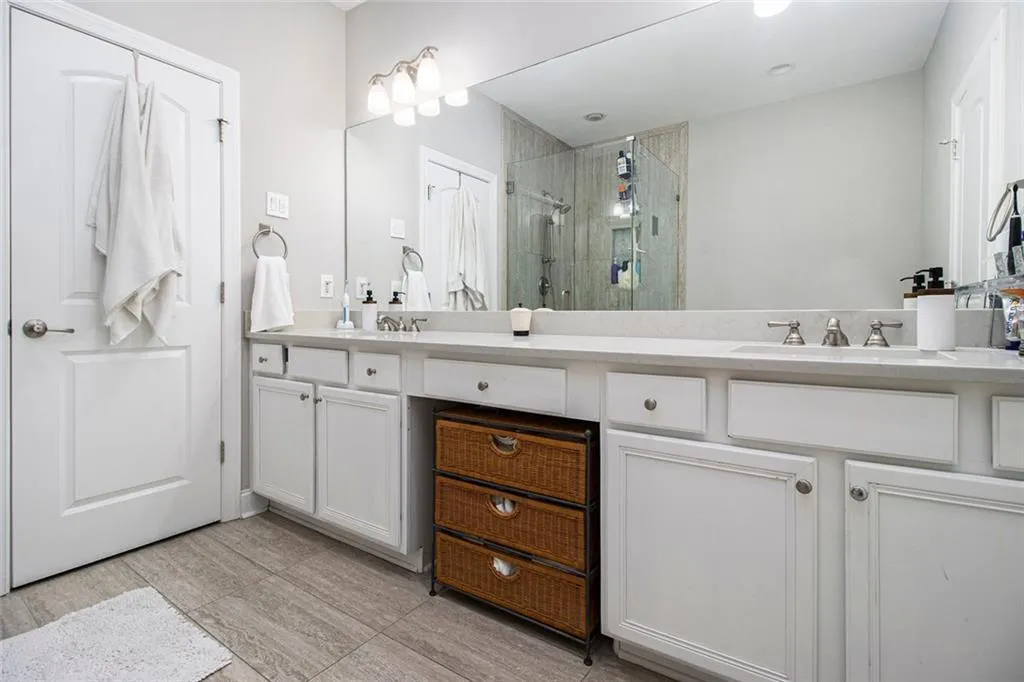 5453 Battery Ln #20 Lane, Atlanta, Georgia 30342, 4 Bedrooms Bedrooms, ,3 BathroomsBathrooms,Residential,Sold,5453 Battery Ln #20 Lane,7493849