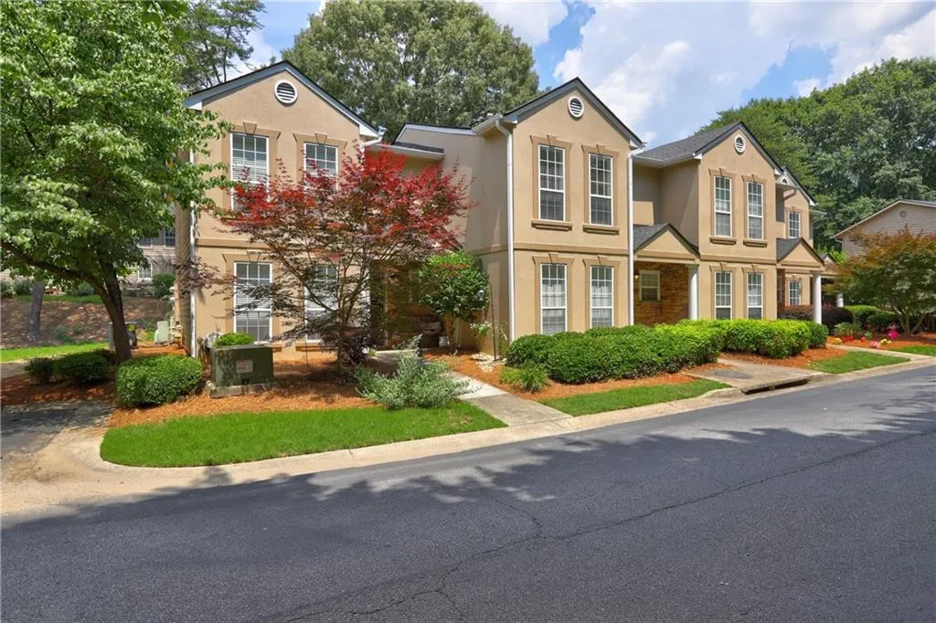 402 Masons Creek Circle, Sandy Springs, Georgia 30350, 2 Bedrooms Bedrooms, ,2 BathroomsBathrooms,Residential,Sold,402 Masons Creek Circle,6899785