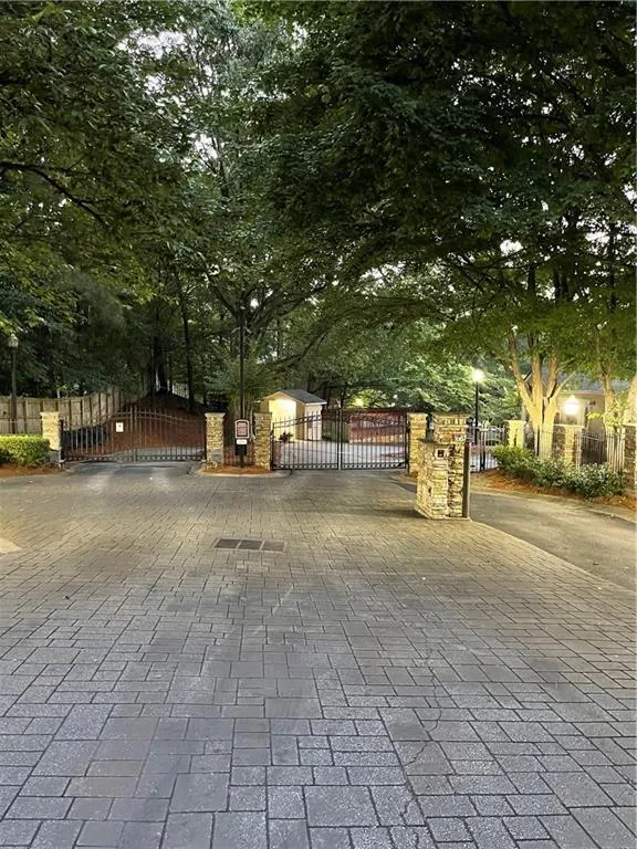 402 Masons Creek Circle, Sandy Springs, Georgia 30350, 2 Bedrooms Bedrooms, ,2 BathroomsBathrooms,Residential,Sold,402 Masons Creek Circle,6899785