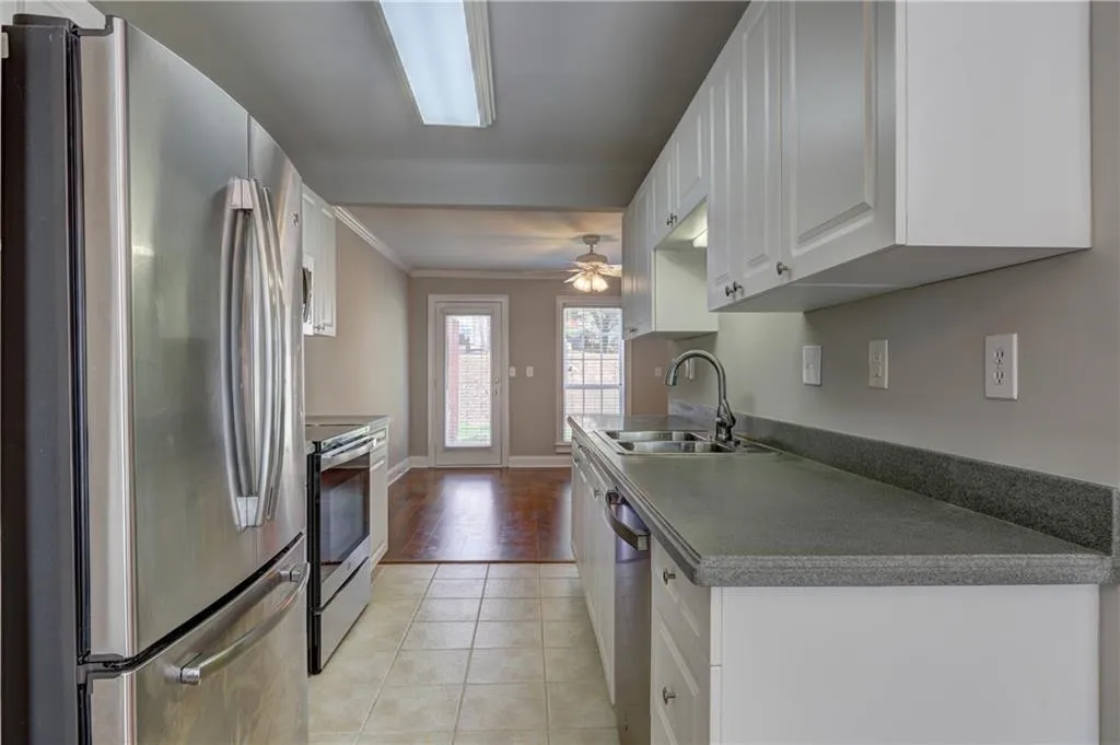 402 Masons Creek Circle, Sandy Springs, Georgia 30350, 2 Bedrooms Bedrooms, ,2 BathroomsBathrooms,Residential,Sold,402 Masons Creek Circle,6899785