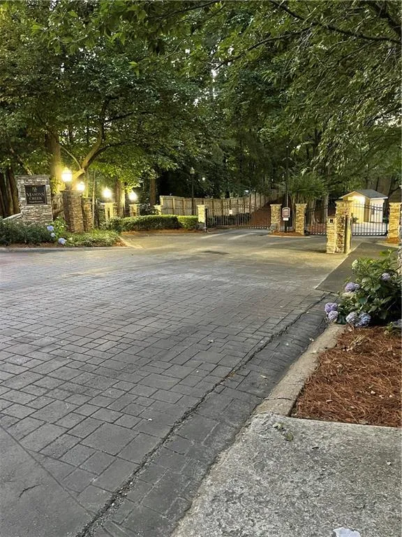 402 Masons Creek Circle, Sandy Springs, Georgia 30350, 2 Bedrooms Bedrooms, ,2 BathroomsBathrooms,Residential,Sold,402 Masons Creek Circle,6899785