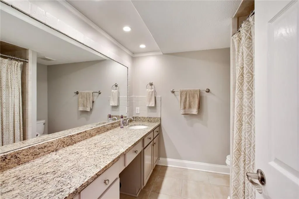 6851 Roswell Road Unit M7, Sandy Springs, Georgia 30328, 4 Bedrooms Bedrooms, ,2 BathroomsBathrooms,Residential,Sold,6851 Roswell Road Unit M7,6766724