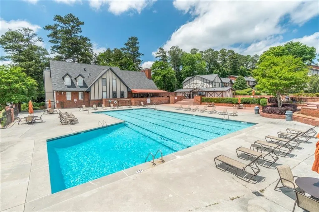 6851 Roswell Road Unit M7, Sandy Springs, Georgia 30328, 4 Bedrooms Bedrooms, ,2 BathroomsBathrooms,Residential,Sold,6851 Roswell Road Unit M7,6766724