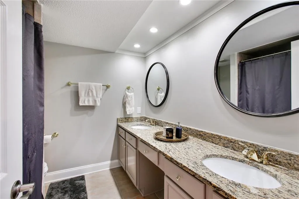 6851 Roswell Road Unit M7, Sandy Springs, Georgia 30328, 4 Bedrooms Bedrooms, ,2 BathroomsBathrooms,Residential,Sold,6851 Roswell Road Unit M7,6766724