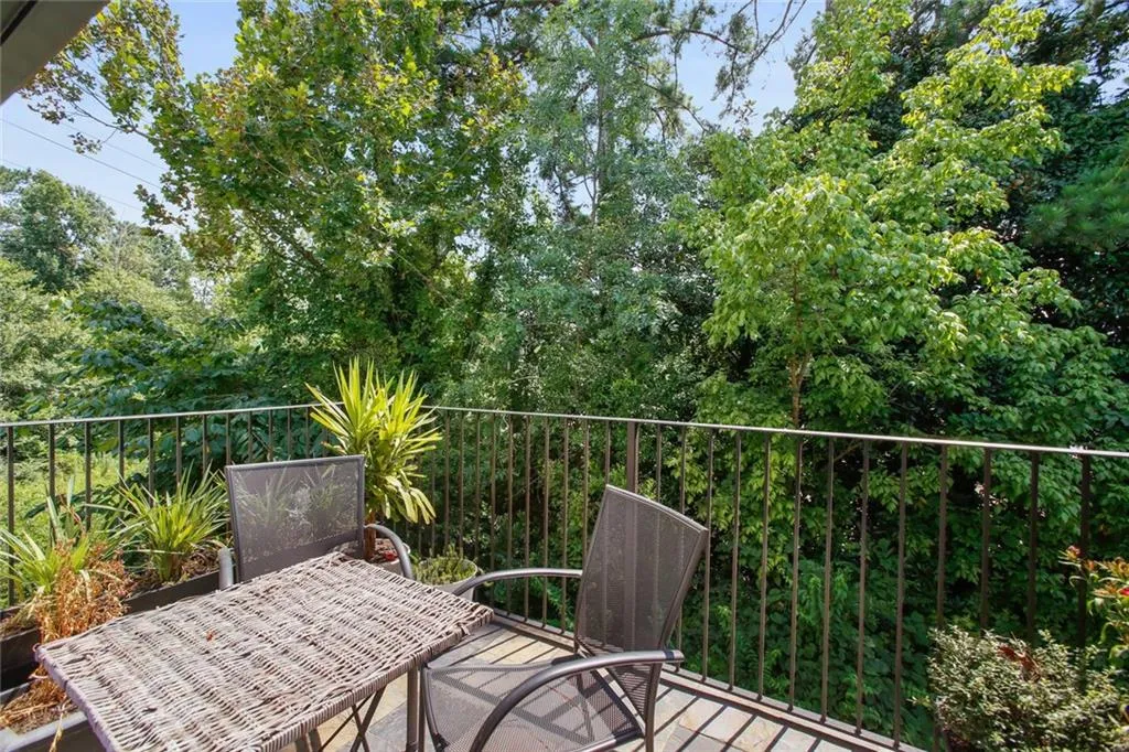 6851 Roswell Road Unit M7, Sandy Springs, Georgia 30328, 4 Bedrooms Bedrooms, ,2 BathroomsBathrooms,Residential,Sold,6851 Roswell Road Unit M7,6766724