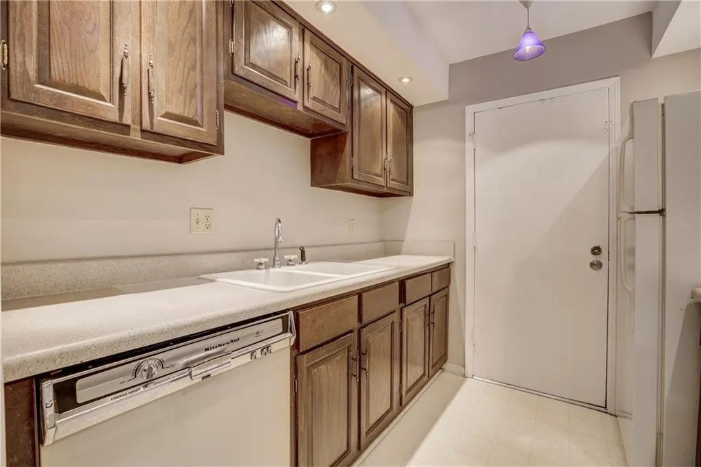 Georgia 30328, ,1 BathroomBathrooms,Residential,Sold,6025351