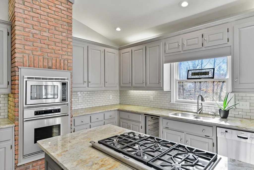 205 Grogans Landing, Sandy Springs, Georgia 30350, 5 Bedrooms Bedrooms, ,4 BathroomsBathrooms,Residential,Sold,205 Grogans Landing,6840755